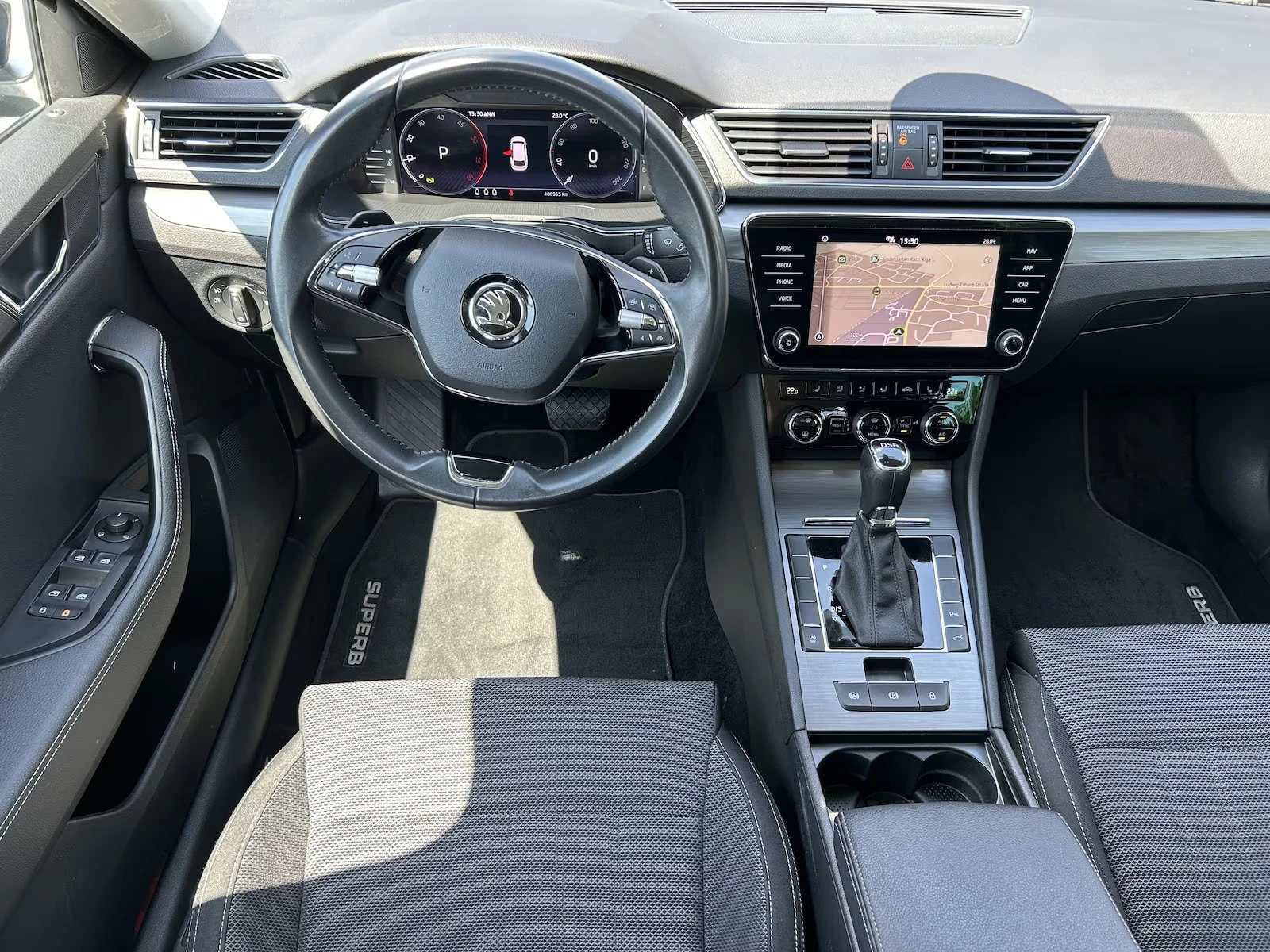 Skoda Superb 2.0TDI/150HP/STYLE/DSG/MATRIX/AHK/MEMO/CPLAY/572q, снимка 9 - Автомобили и джипове - 55563944