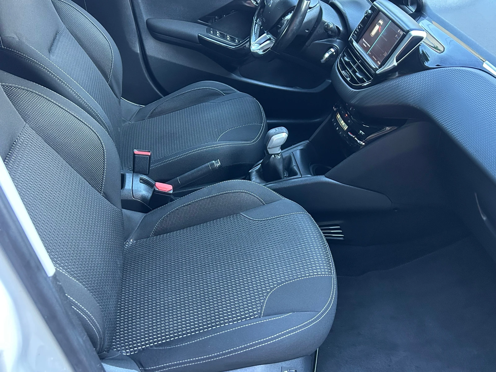 Peugeot 208 1, 6GT LINE BLUE HDI, снимка 11 - Автомобили и джипове - 55956840