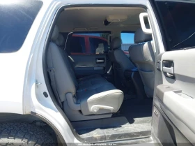 Toyota Sequoia * LIMITED* 5.7L* V8* ПАНО* KEYLESS* Camera* ПОДГРЕ, снимка 8