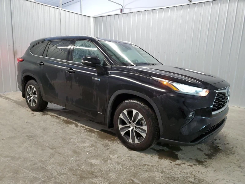 Toyota Highlander HYBRID XLE, снимка 3 - Автомобили и джипове - 48296555