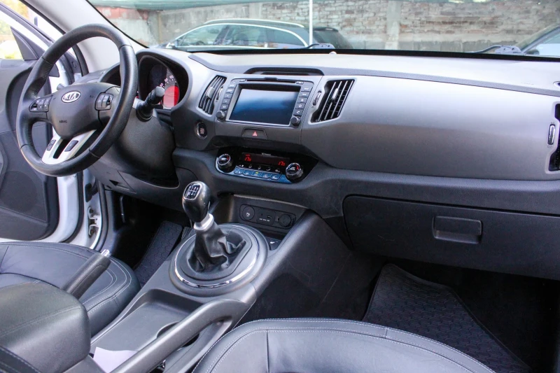 Kia Sportage 2.0CRDI 4X4 PREMIUM, снимка 12 - Автомобили и джипове - 51024907