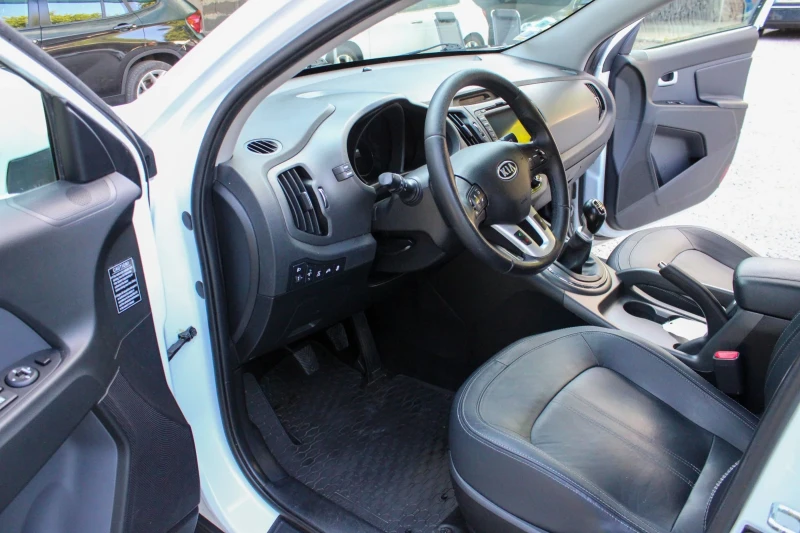 Kia Sportage 2.0CRDI 4X4 PREMIUM, снимка 9 - Автомобили и джипове - 51024907