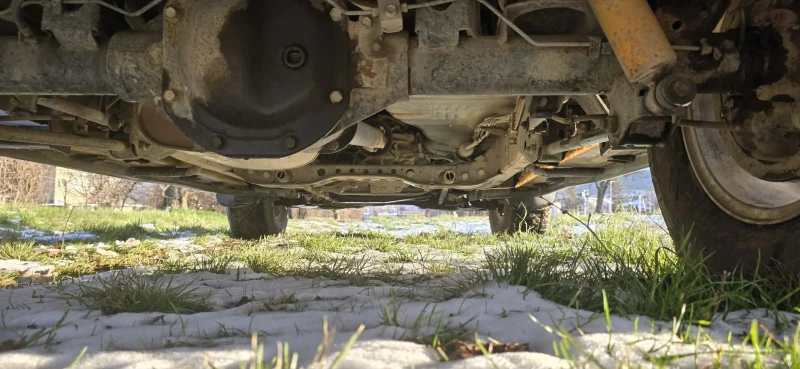 Nissan Terrano, снимка 11 - Автомобили и джипове - 53052685