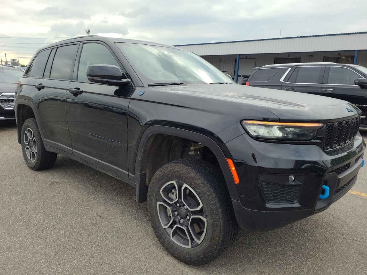Jeep Grand cherokee 2023 TRAILHAWK * ПЕРФЕКТНА* * АВТО КРЕДИТ*  - изображение 2
