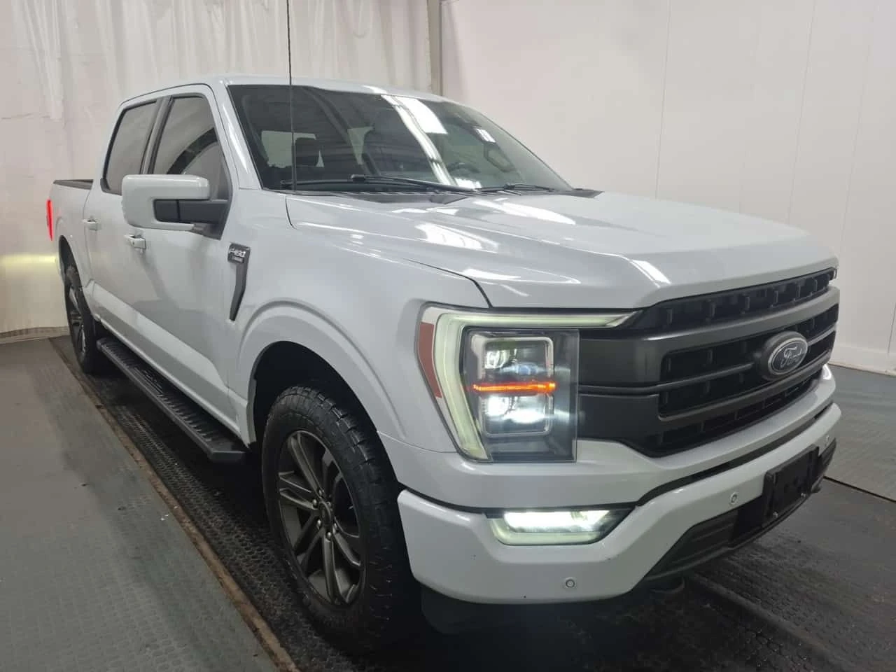 Ford F150 * LARIAT CREW CAB SHORT BED * CARFAX* 2 КЛЮЧА* ПАН, снимка 2 - Автомобили и джипове - 53952843