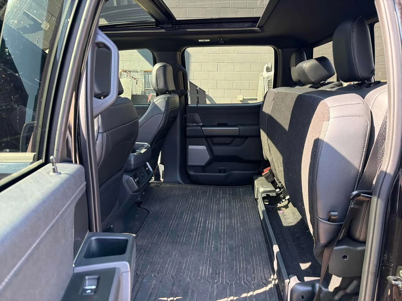 Ford F150 * LARIAT * 2 КЛЮЧА* PANO* KEYLESS* ПОДГРЕВ* , снимка 12 - Автомобили и джипове - 54143201