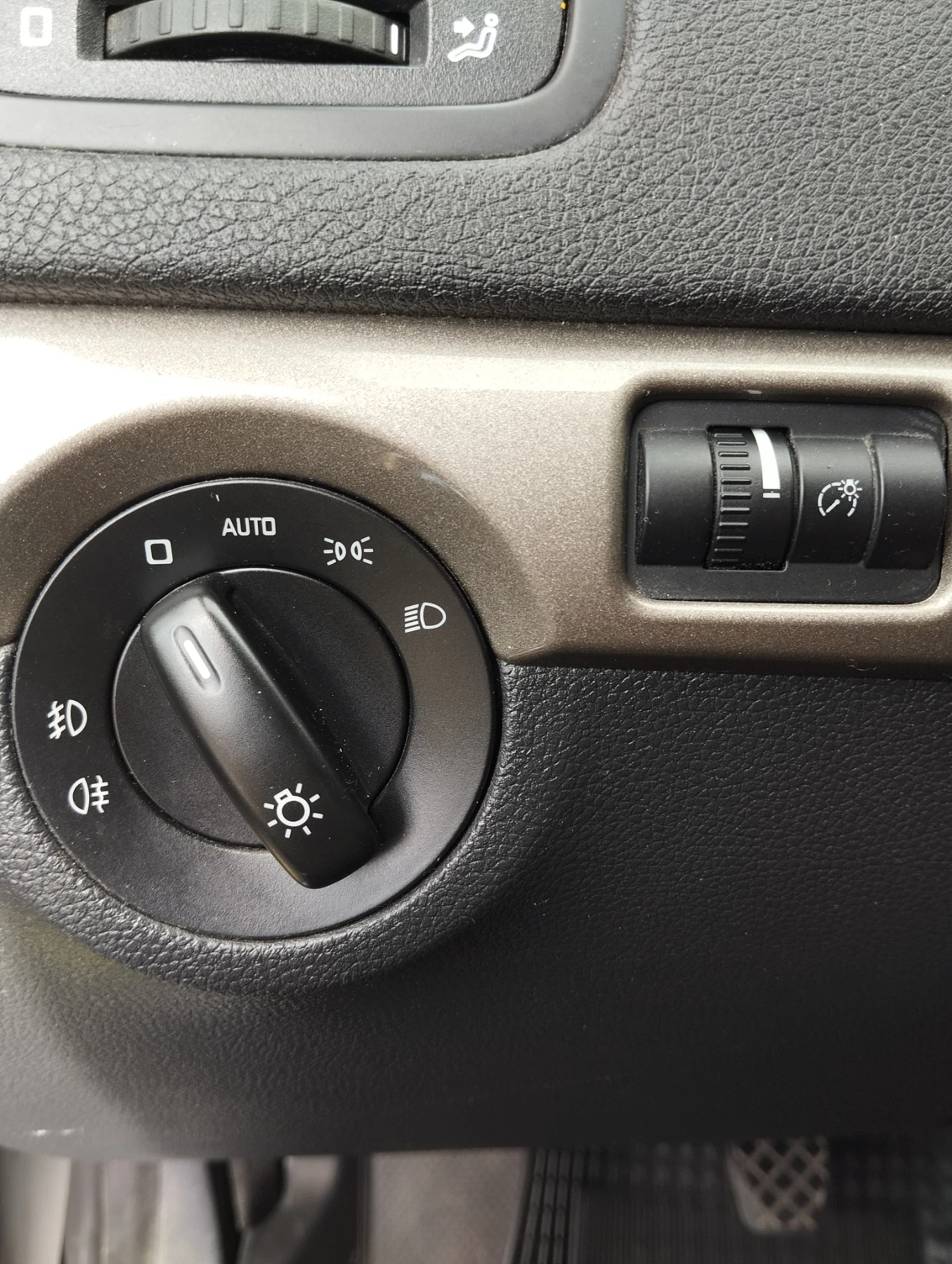 Skoda Yeti 1.6 TDI, снимка 12 - Автомобили и джипове - 54167885