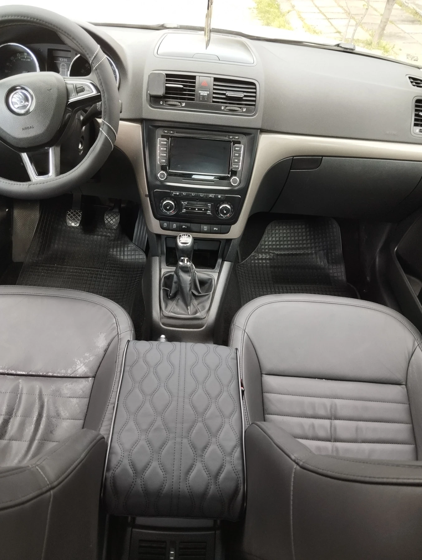 Skoda Yeti 1.6 TDI, снимка 6 - Автомобили и джипове - 54167885
