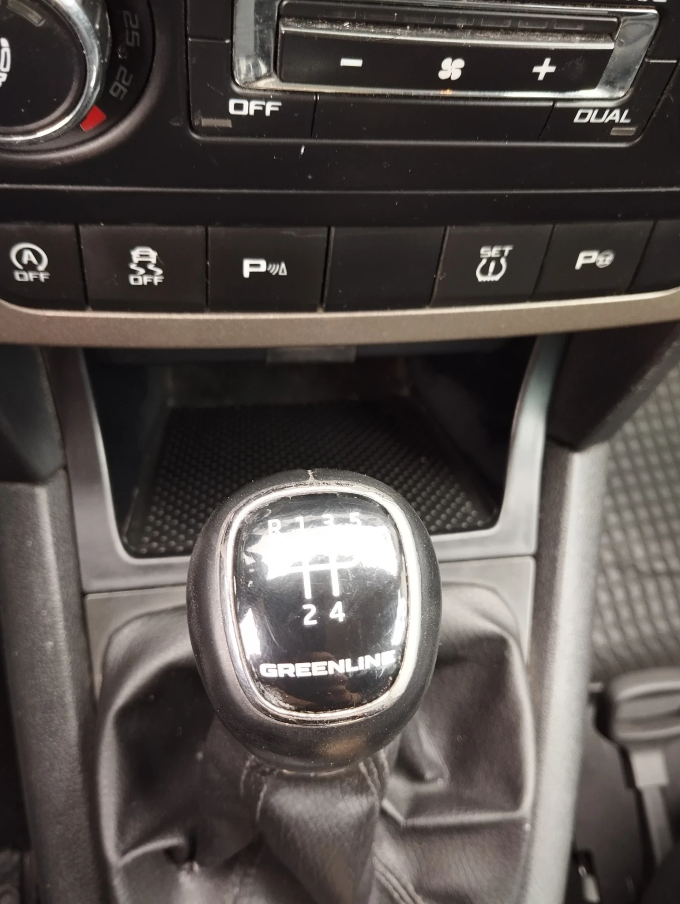 Skoda Yeti 1.6 TDI, снимка 10 - Автомобили и джипове - 54167885