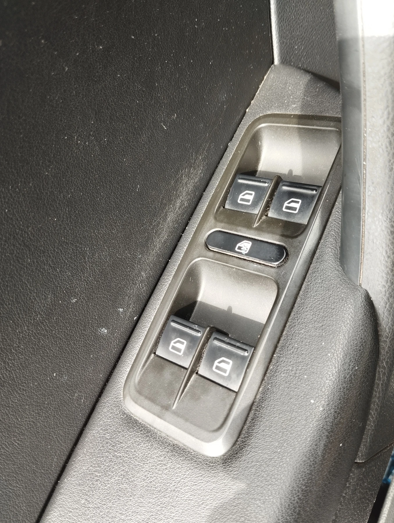 Skoda Yeti 1.6 TDI, снимка 13 - Автомобили и джипове - 54167885