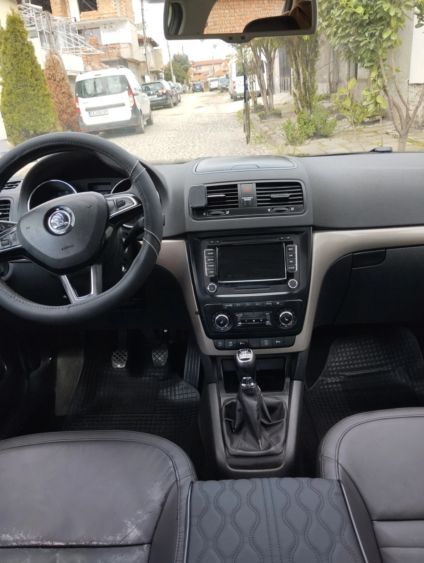 Skoda Yeti 1.6 TDI, снимка 7 - Автомобили и джипове - 54167885