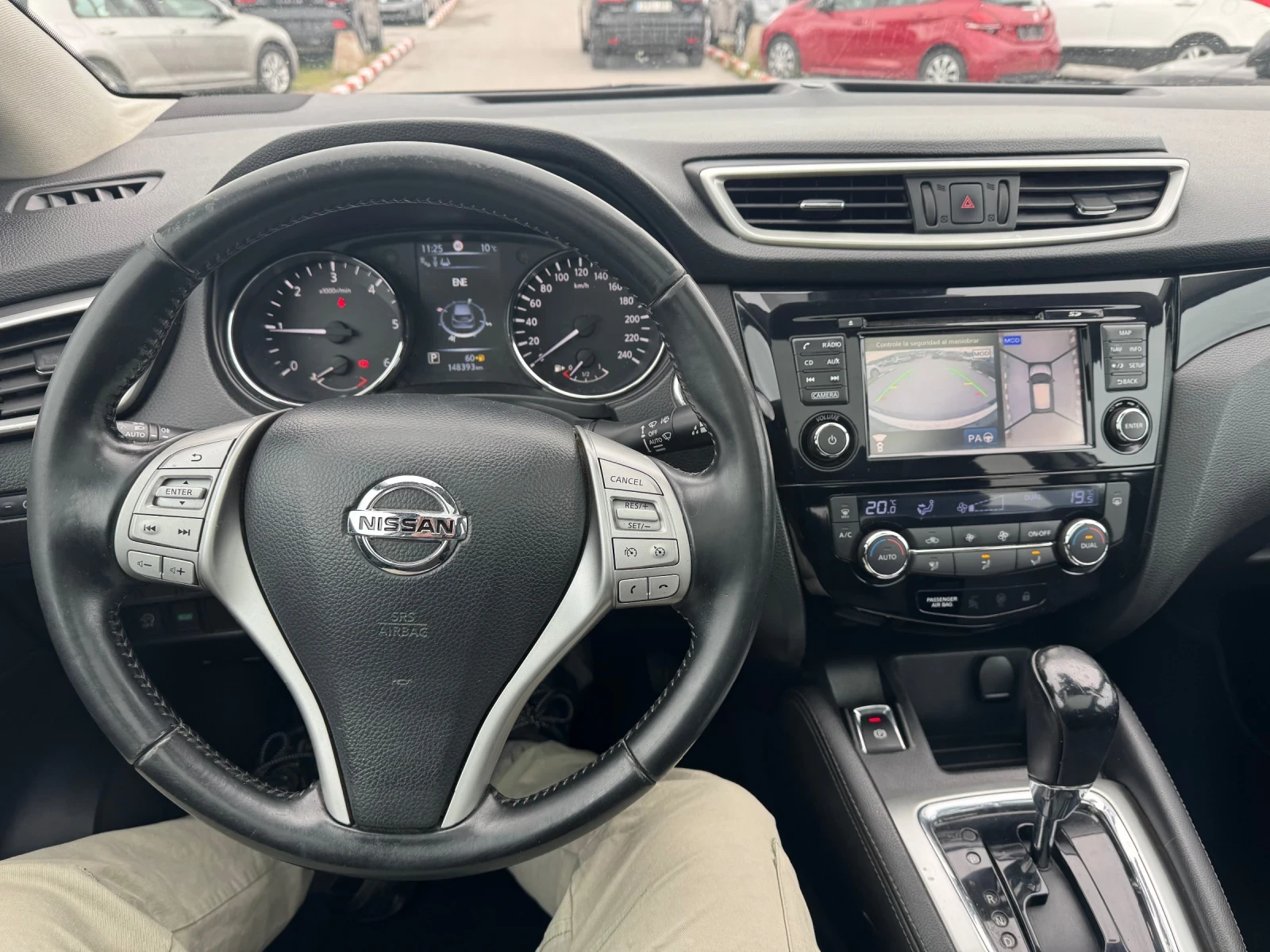 Nissan Qashqai 1.6 DCI Tekna Premium + Avtomat, снимка 15 - Автомобили и джипове - 54550790