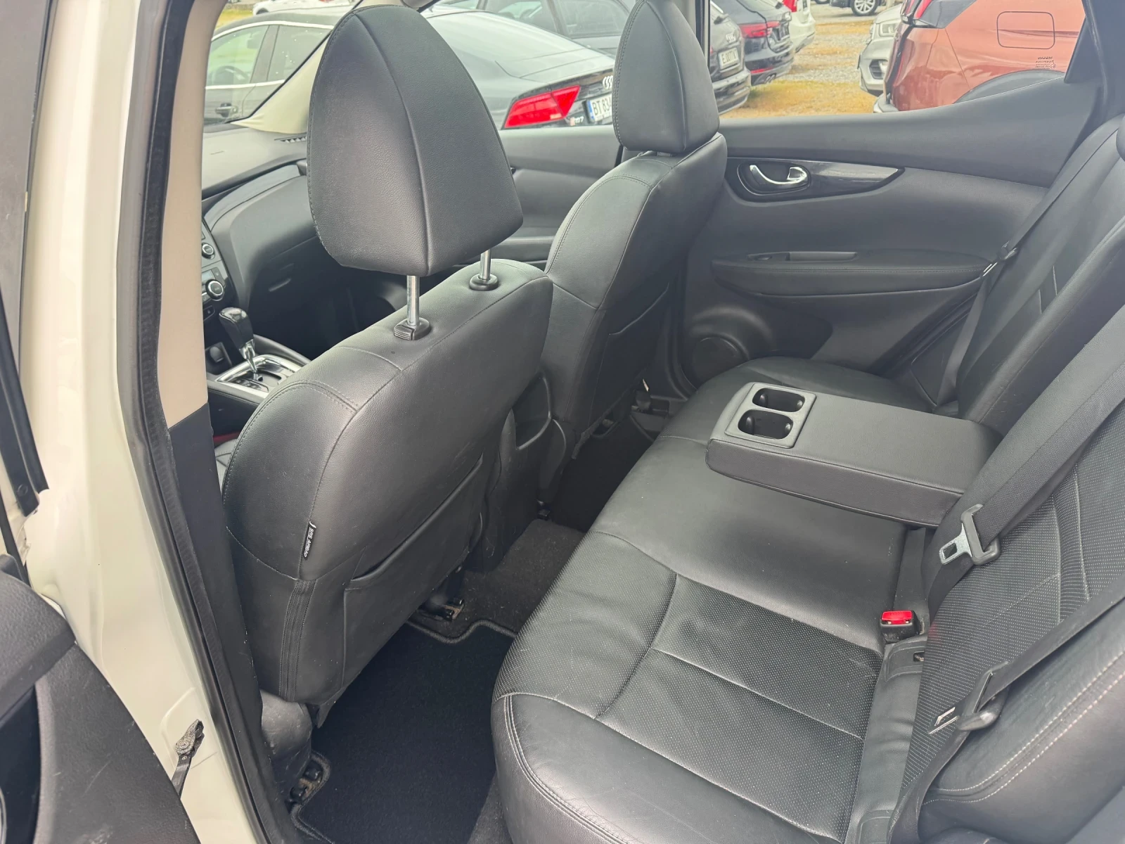 Nissan Qashqai 1.6 DCI Tekna Premium + Avtomat, снимка 11 - Автомобили и джипове - 54550790