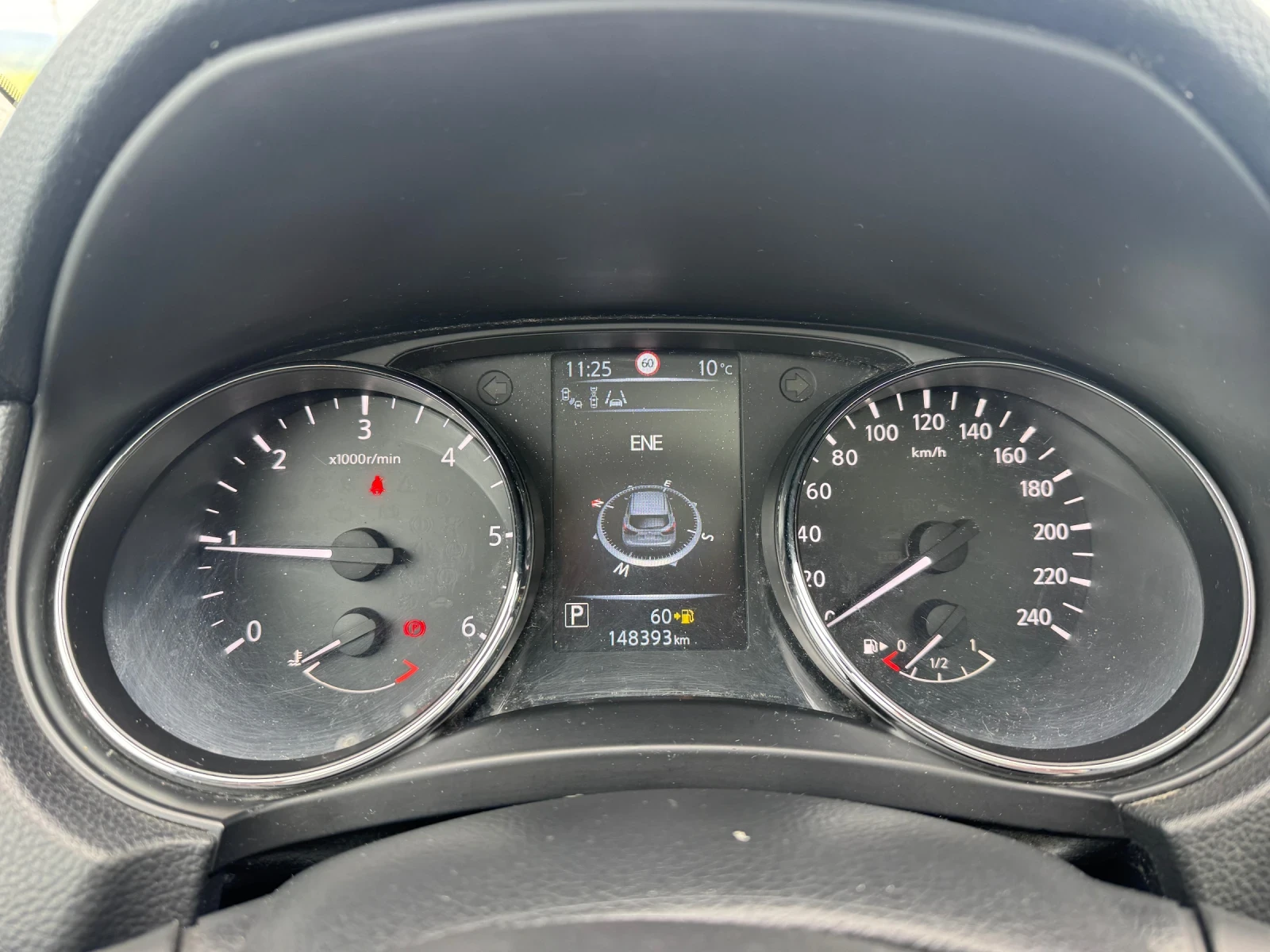 Nissan Qashqai 1.6 DCI Tekna Premium + Avtomat, снимка 13 - Автомобили и джипове - 54550790