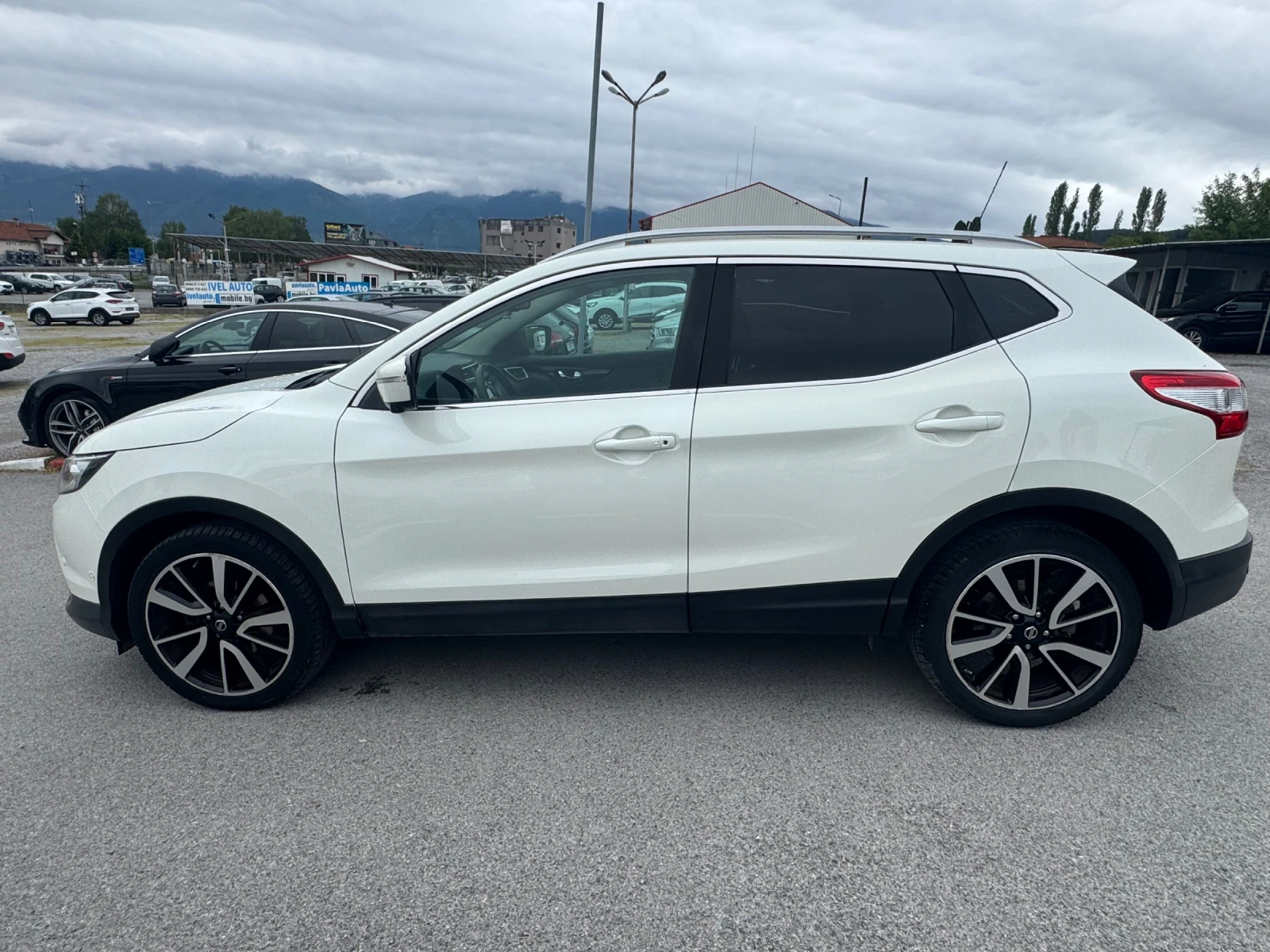 Nissan Qashqai 1.6 DCI Tekna Premium + Avtomat, снимка 6 - Автомобили и джипове - 54550790