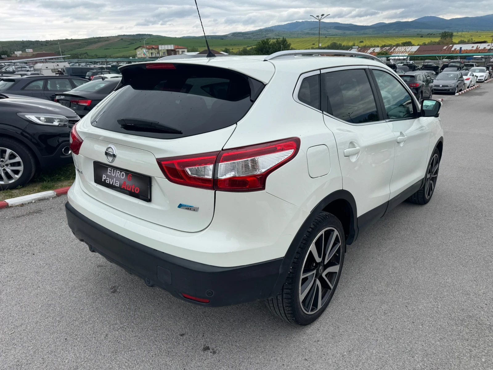 Nissan Qashqai 1.6 DCI Tekna Premium + Avtomat, снимка 4 - Автомобили и джипове - 54550790