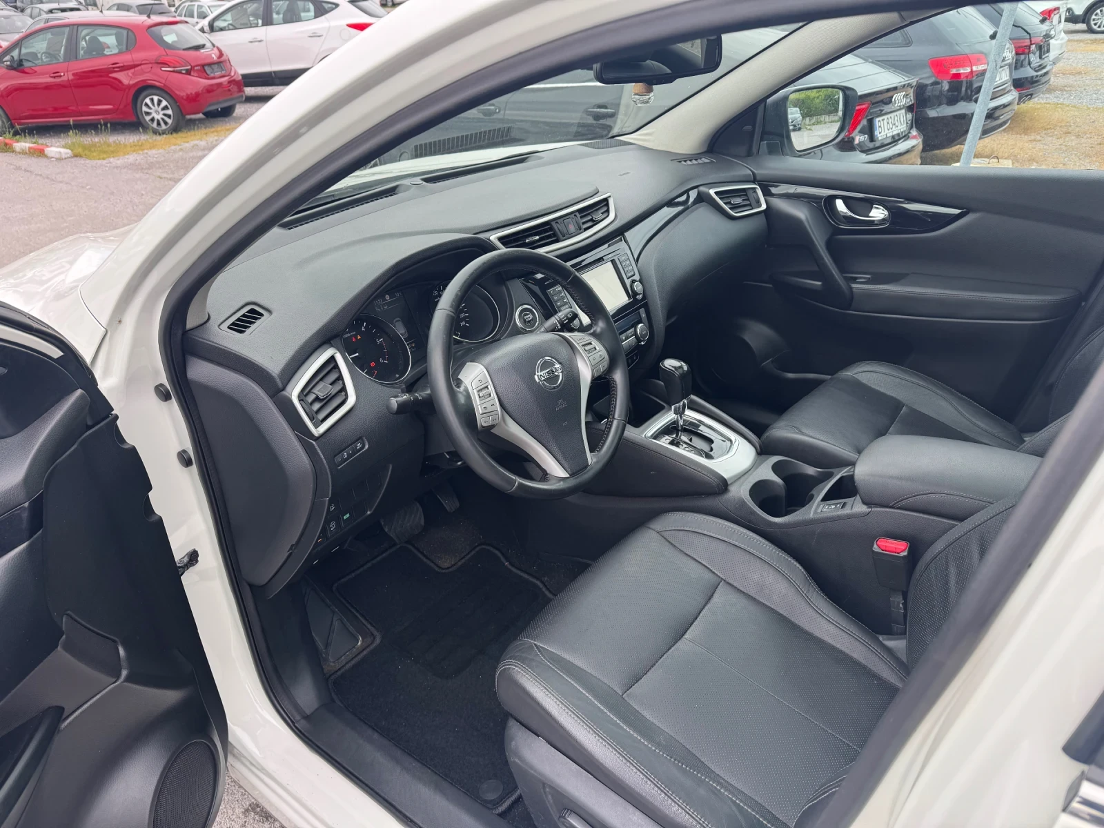 Nissan Qashqai 1.6 DCI Tekna Premium + Avtomat, снимка 7 - Автомобили и джипове - 54550790