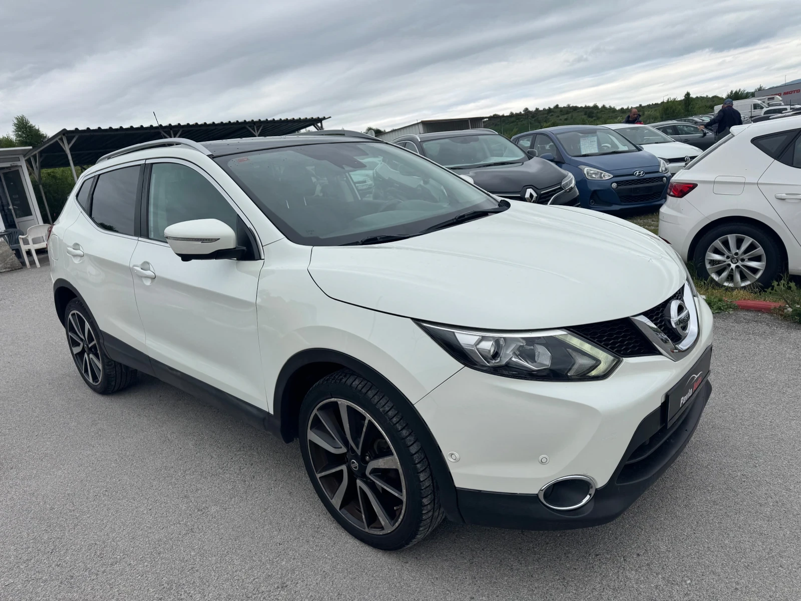 Nissan Qashqai 1.6 DCI Tekna Premium + Avtomat, снимка 2 - Автомобили и джипове - 54550790