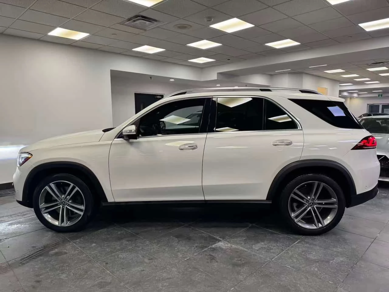 Mercedes-Benz GLE 450 BURMESTER/ОБДУХВАНЕ/ПАНОРАМА/360/HUD, снимка 3 - Автомобили и джипове - 54655865