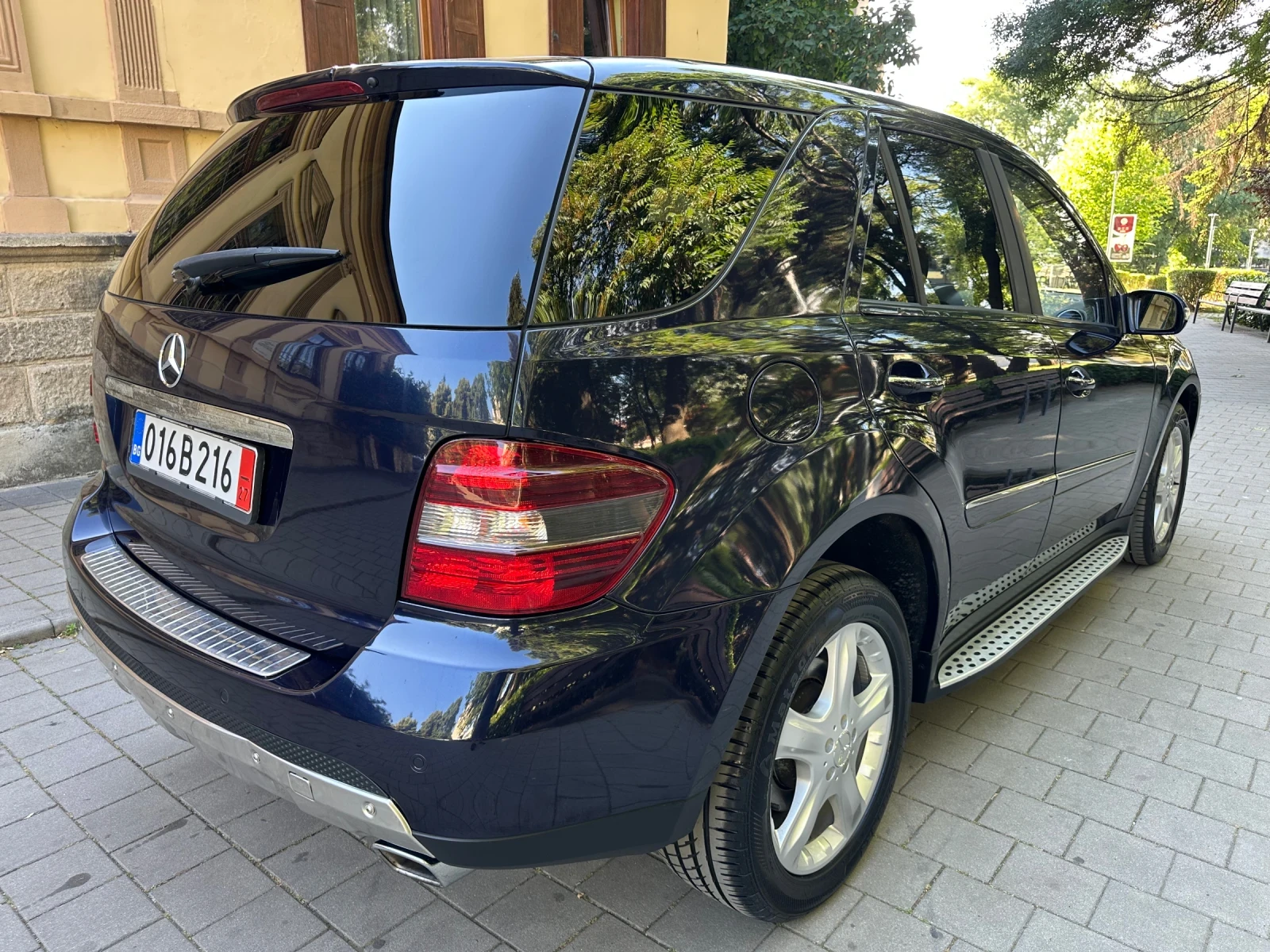 Mercedes-Benz ML 500 4MATIC* 306к.с.* AIRMATIC* PANORAMA* KEYLESS* MEMO, снимка 4 - Автомобили и джипове - 55018423