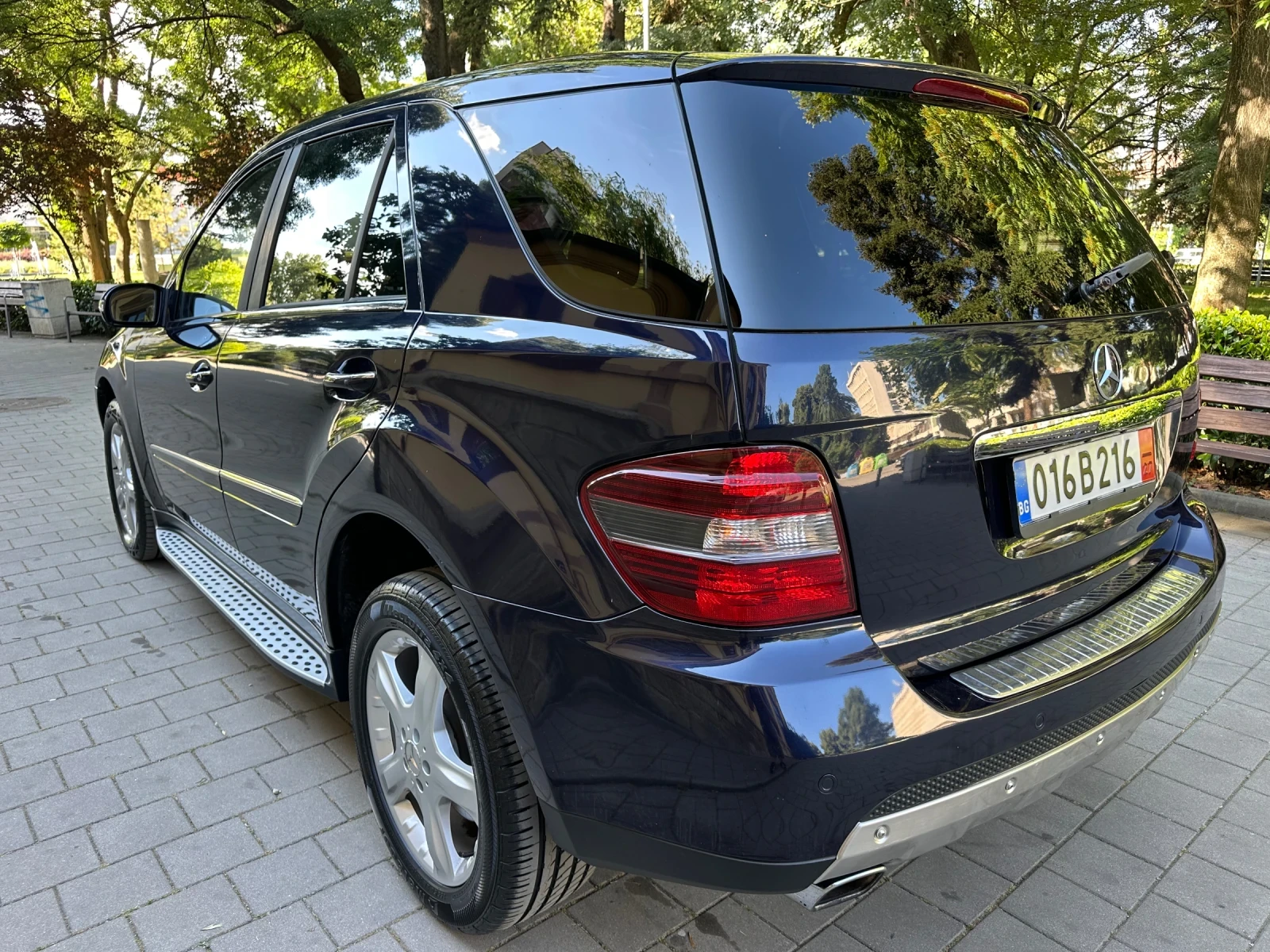 Mercedes-Benz ML 500 4MATIC* 306к.с.* AIRMATIC* PANORAMA* KEYLESS* MEMO, снимка 2 - Автомобили и джипове - 55018423