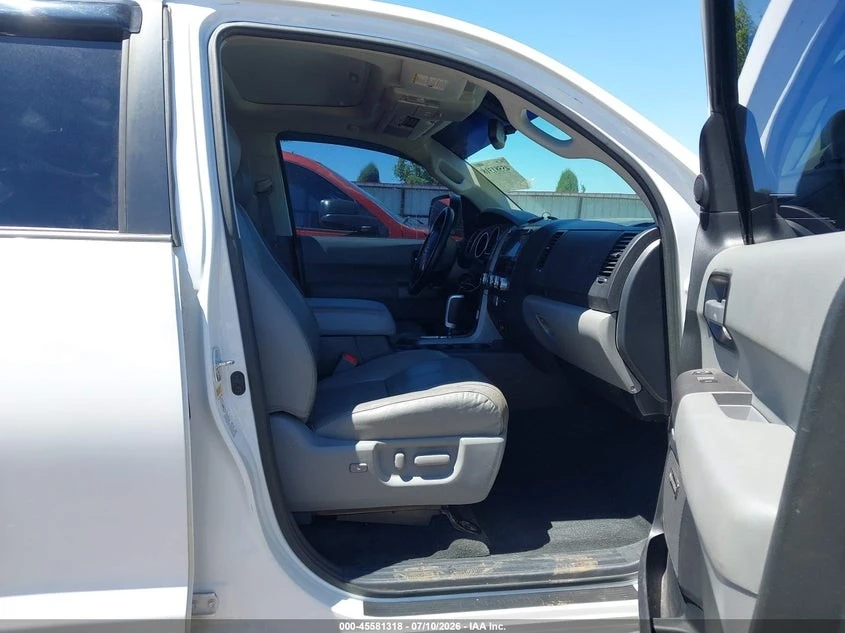 Toyota Sequoia * LIMITED* 5.7L* V8* ПАНО* KEYLESS* Camera* ПОДГРЕ, снимка 2 - Автомобили и джипове - 55654621