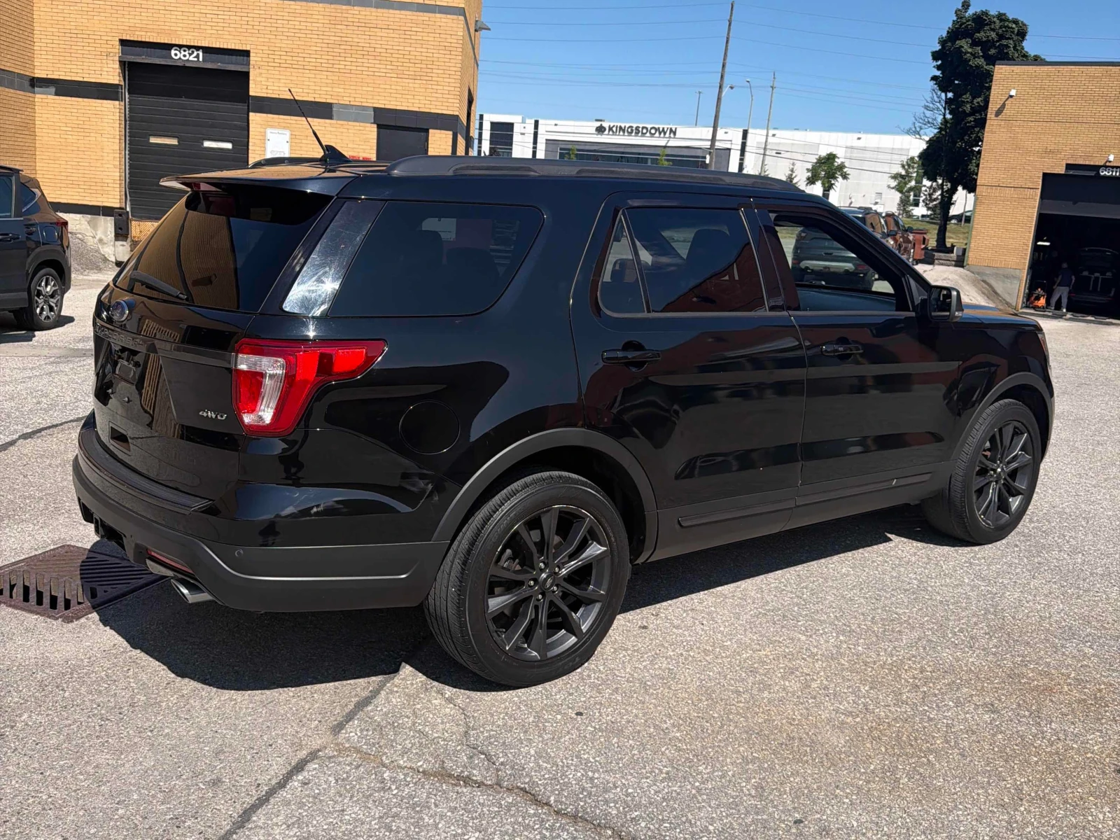 Ford Explorer XLT | CARFAX | АВТОФИНАНСИРАНЕ, снимка 4 - Автомобили и джипове - 56075384