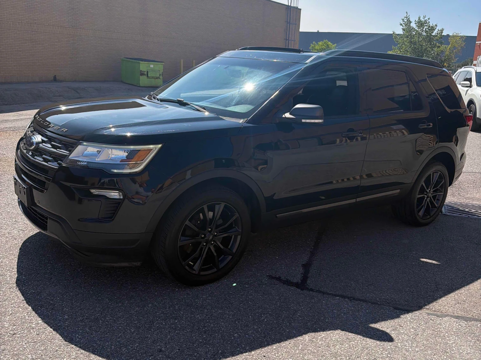 Ford Explorer XLT | CARFAX | АВТОФИНАНСИРАНЕ, снимка 3 - Автомобили и джипове - 56075384