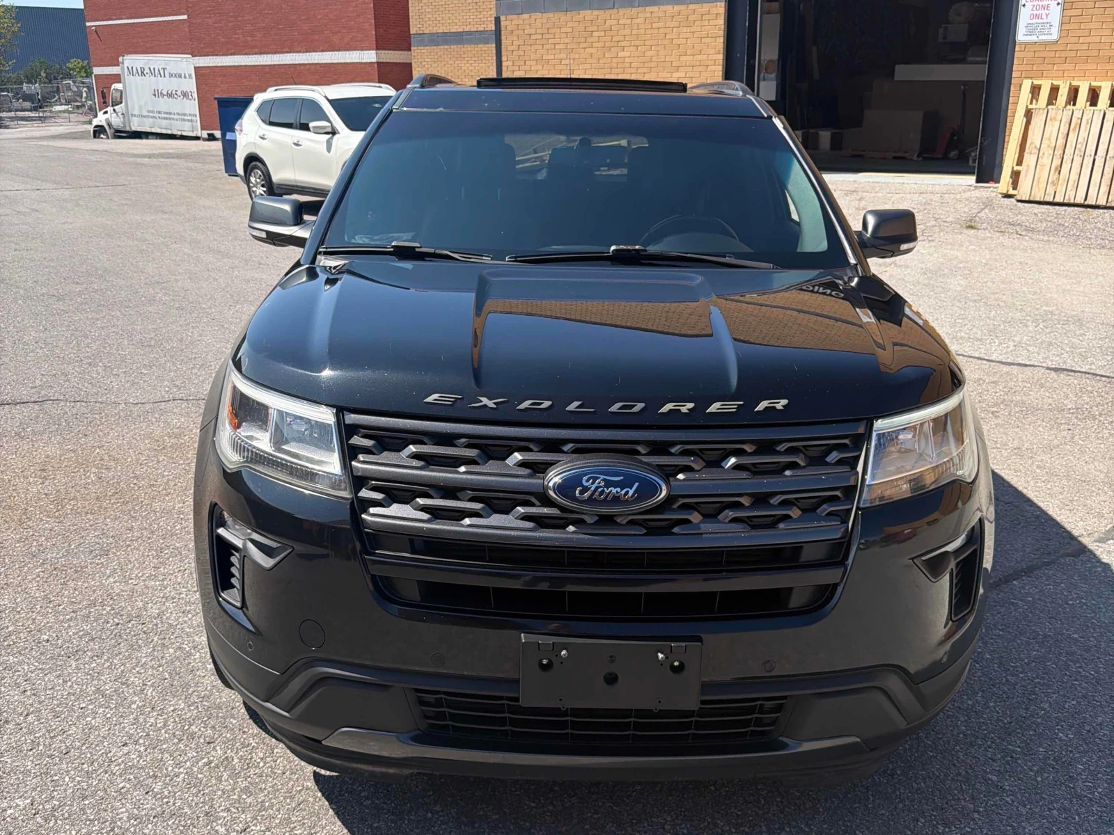 Ford Explorer XLT | CARFAX | АВТОФИНАНСИРАНЕ, снимка 2 - Автомобили и джипове - 56075384