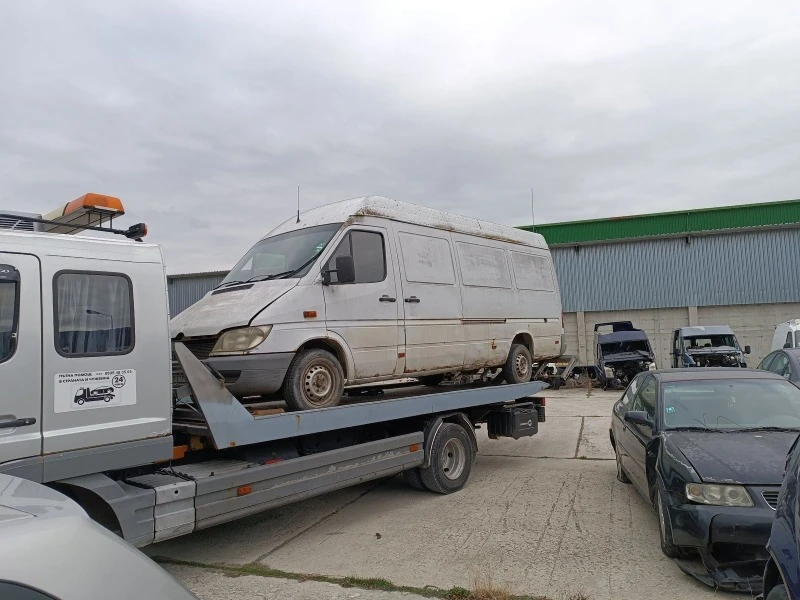 Mercedes-Benz Sprinter 313 2.2CDI, снимка 3 - Бусове и автобуси - 44319377