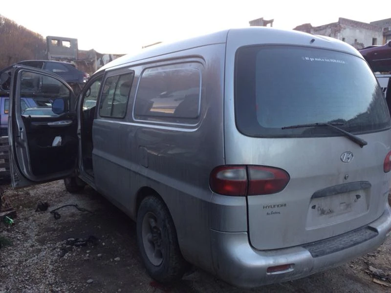 Hyundai H1 2.5 TDI, снимка 4 - Бусове и автобуси - 43182273