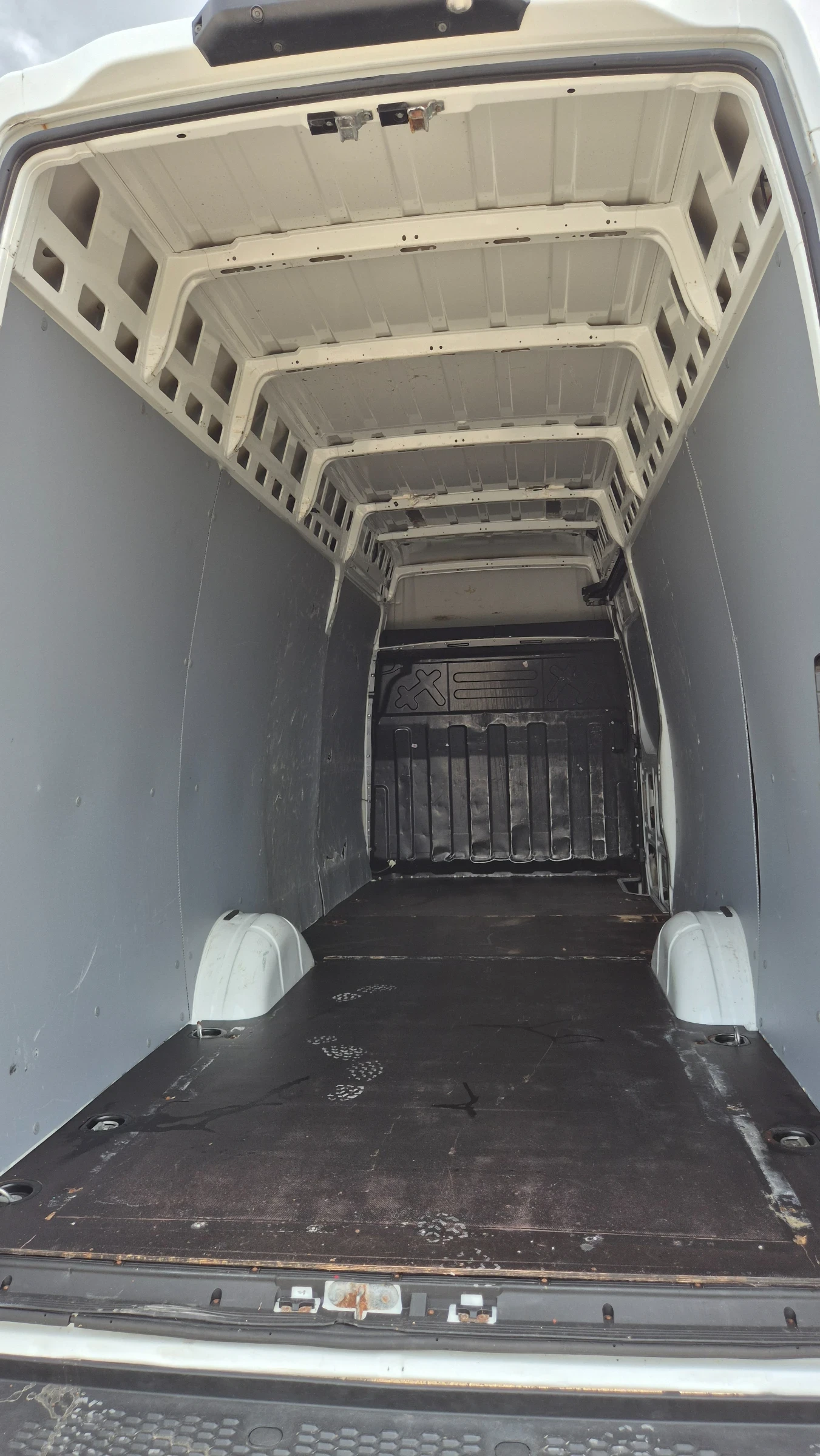 Iveco Daily 35s18* XXL* LED* HI-MATIC* , снимка 9 - Бусове и автобуси - 54220053