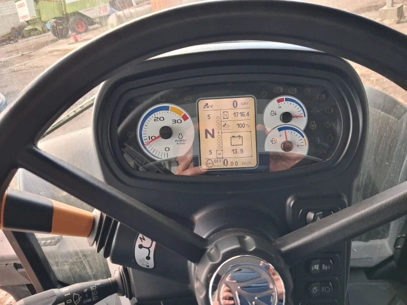 Трактор New Holland, снимка 5 - Селскостопанска техника - 51894916