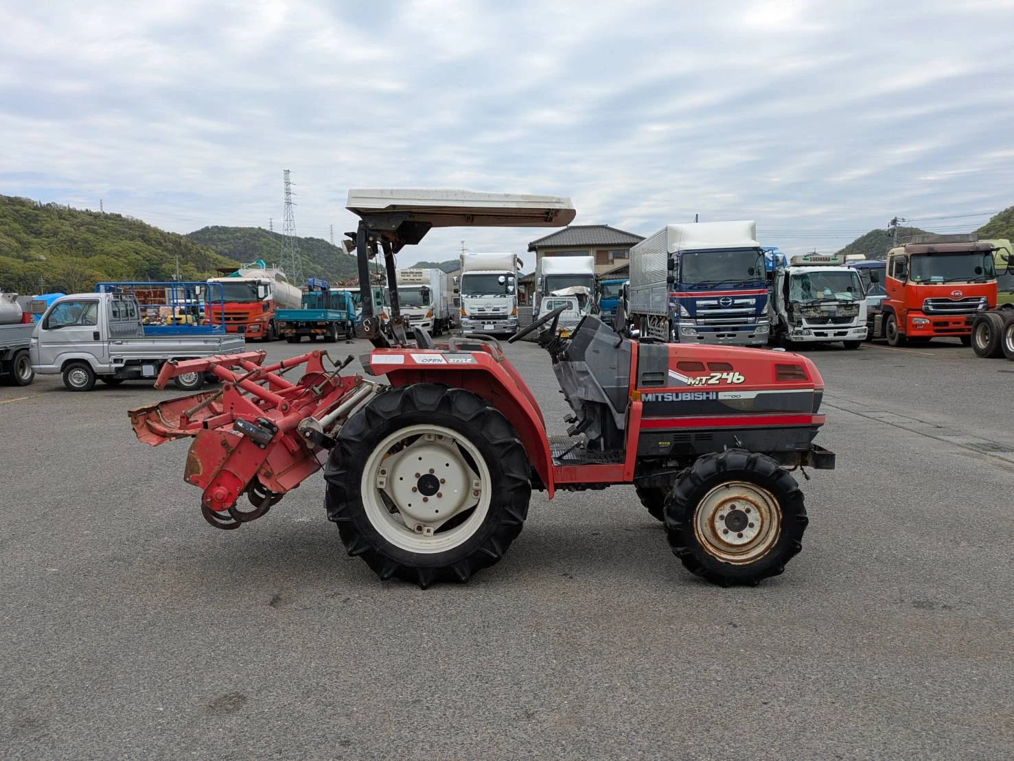 Трактор Mitsubishi MT246, снимка 3 - Селскостопанска техника - 56070815