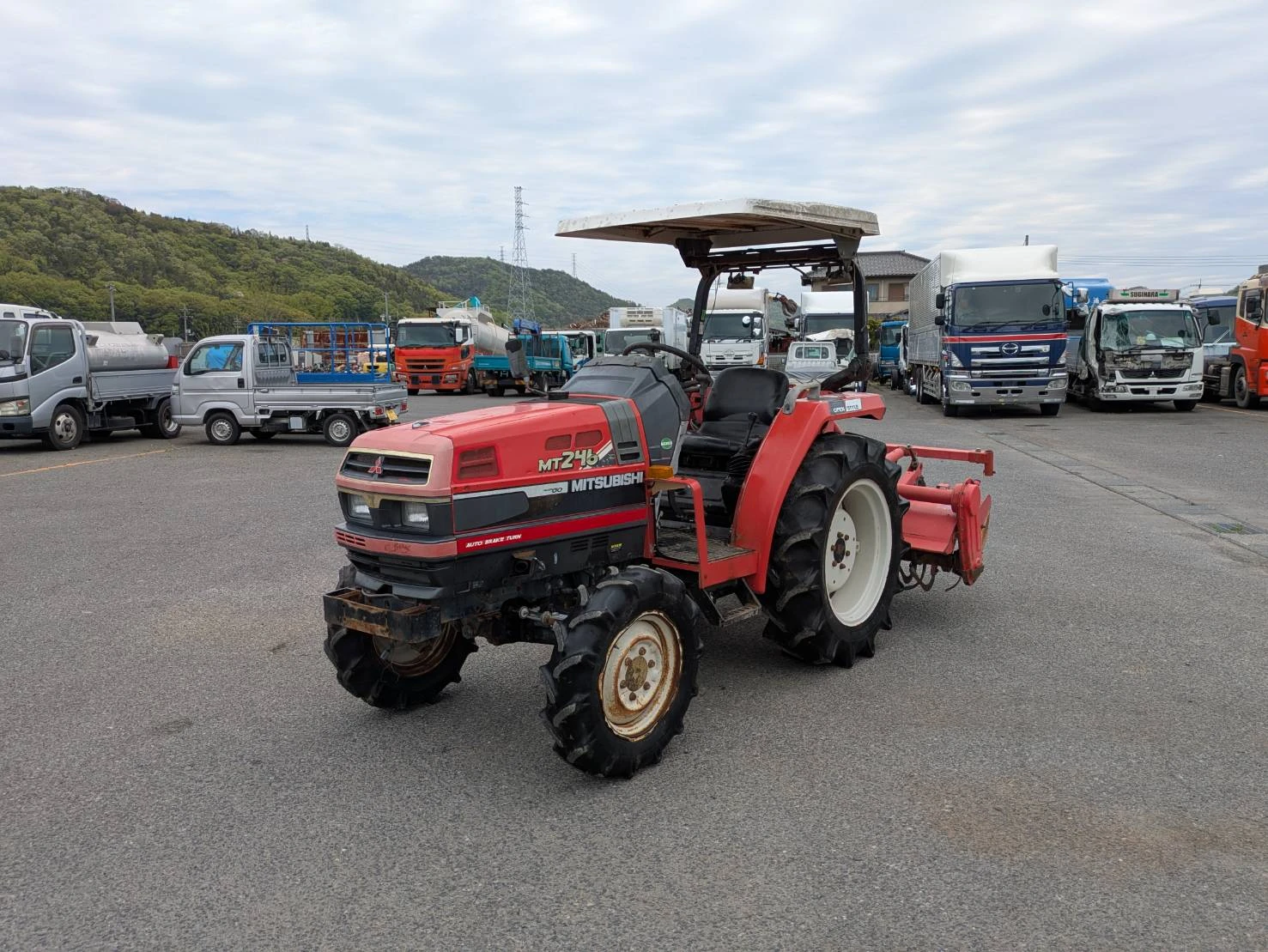 Трактор Mitsubishi MT246