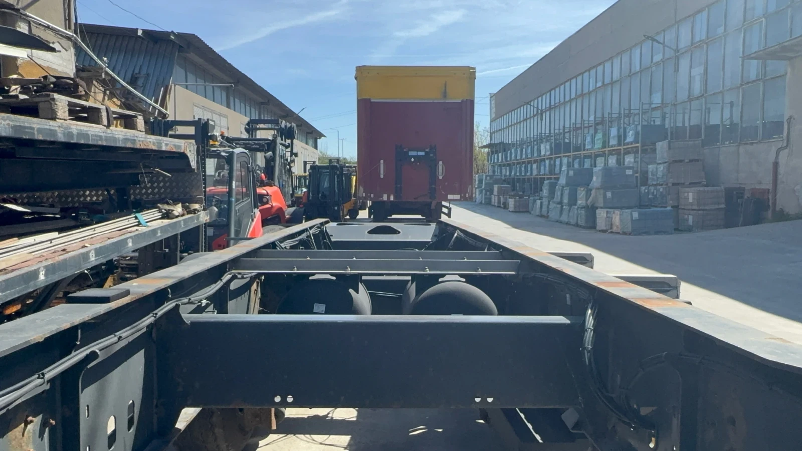 Полуремарке Schwarzmuller шаси, снимка 10 - Ремаркета - 54256163