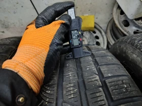 Гуми Зимни 235/55R18, снимка 3