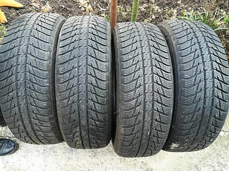 Гуми Зимни 225/65R17, снимка 1 - Гуми и джанти - 23686636