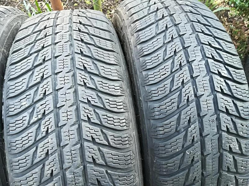 Гуми Зимни 225/65R17, снимка 3 - Гуми и джанти - 23686636