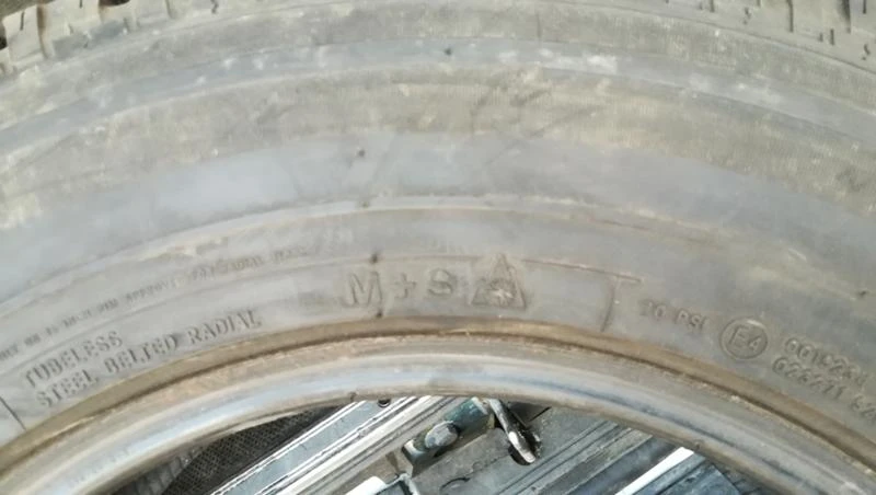 Гуми Зимни 235/65R16, снимка 7 - Гуми и джанти - 26741241