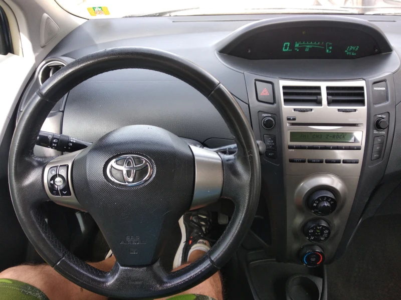 Toyota Yaris 1.33 6ск. Швейцария!, снимка 5 - Автомобили и джипове - 47543515