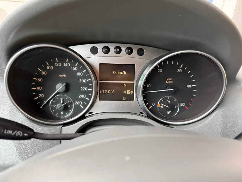 Mercedes-Benz ML 320 НА* ПРУЖИНИ* NAVI* Sport, снимка 13 - Автомобили и джипове - 51132407