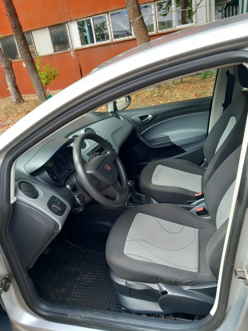 Seat Ibiza 1.4, снимка 6 - Автомобили и джипове - 52531677