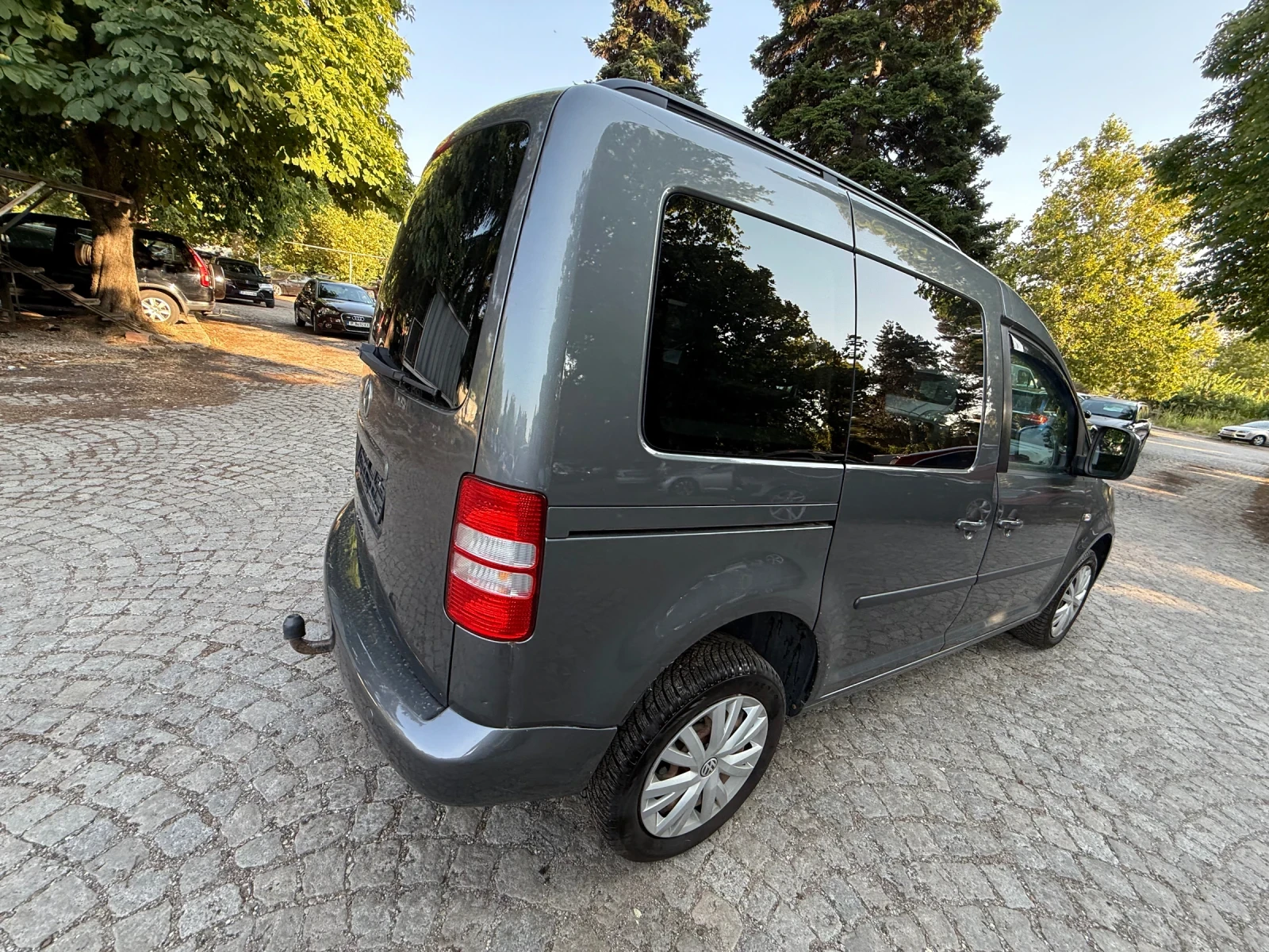 VW Caddy 2.0TDI* DSG* Автоматик - изображение 7
