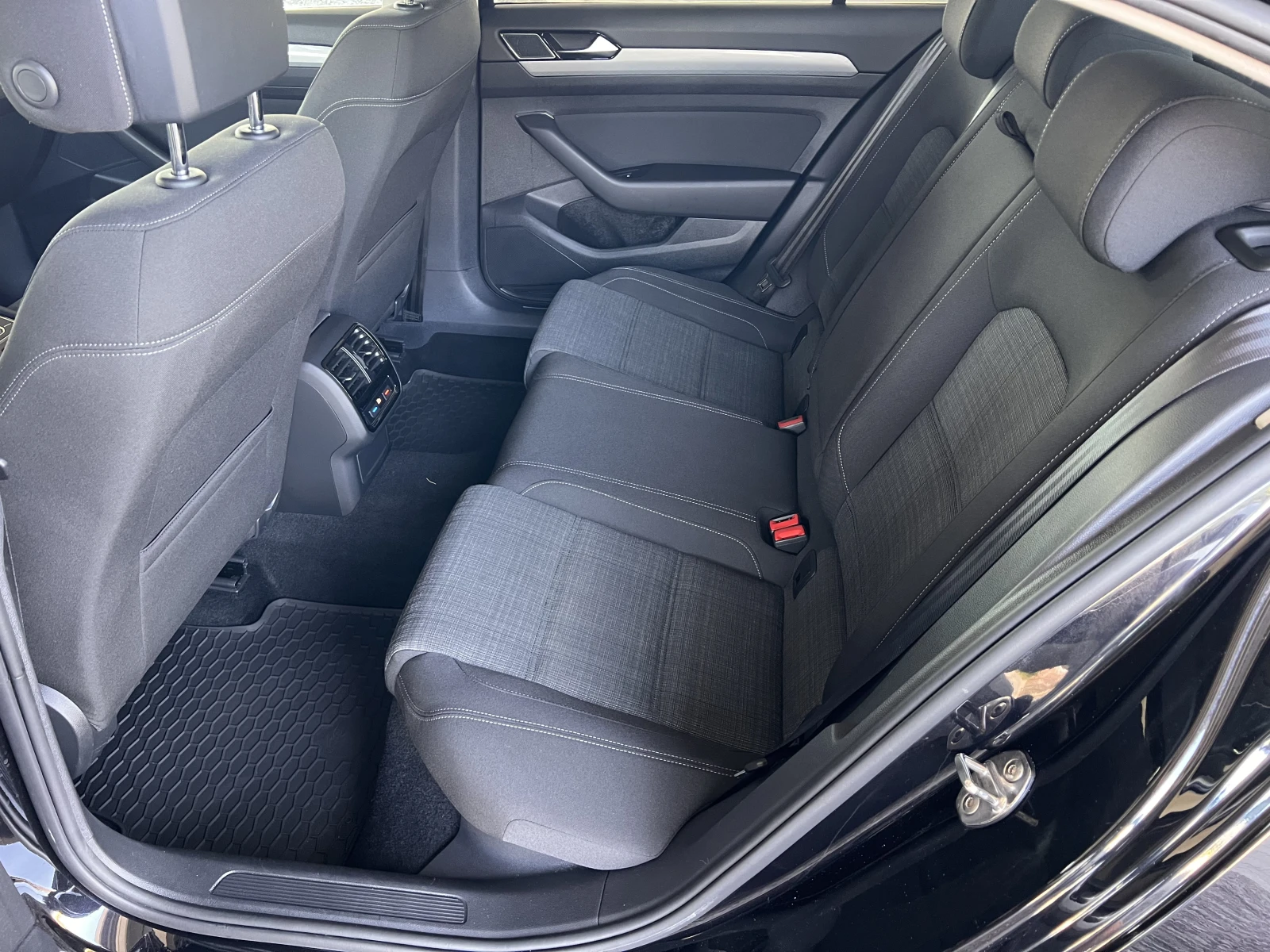 VW Passat BUSINESS/1.5TSI/150к.с./7АТ - изображение 10