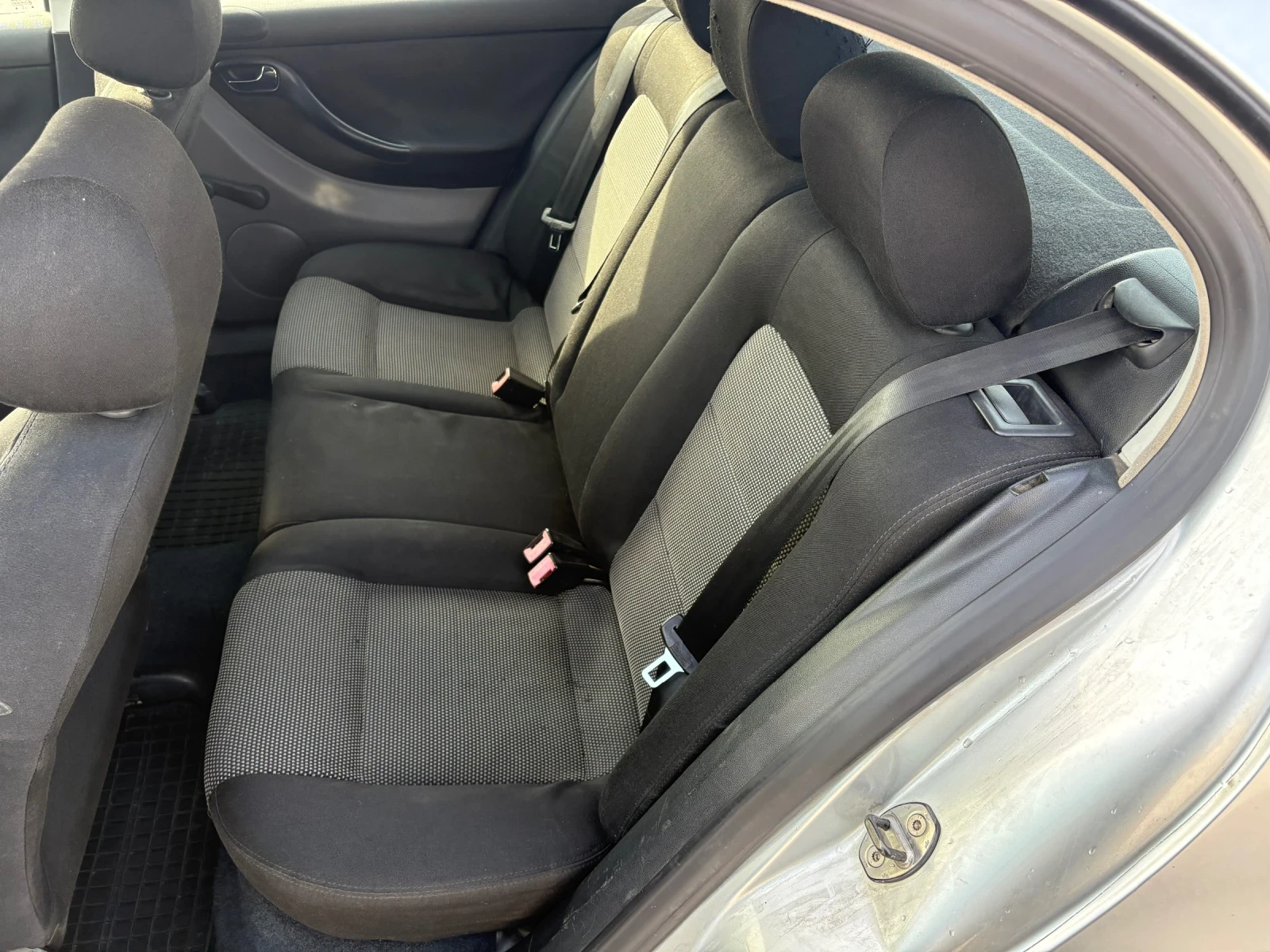 Seat Leon 1.9 TDI 110hp, снимка 9 - Автомобили и джипове - 53714356