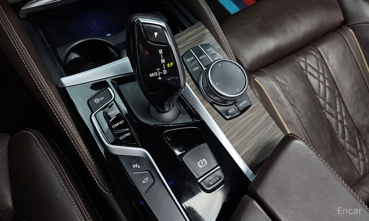 BMW 530 i xDrive M SPORT* DISTRONIC* 360 CAM* HEAD-UP* , снимка 13 - Автомобили и джипове - 55217695