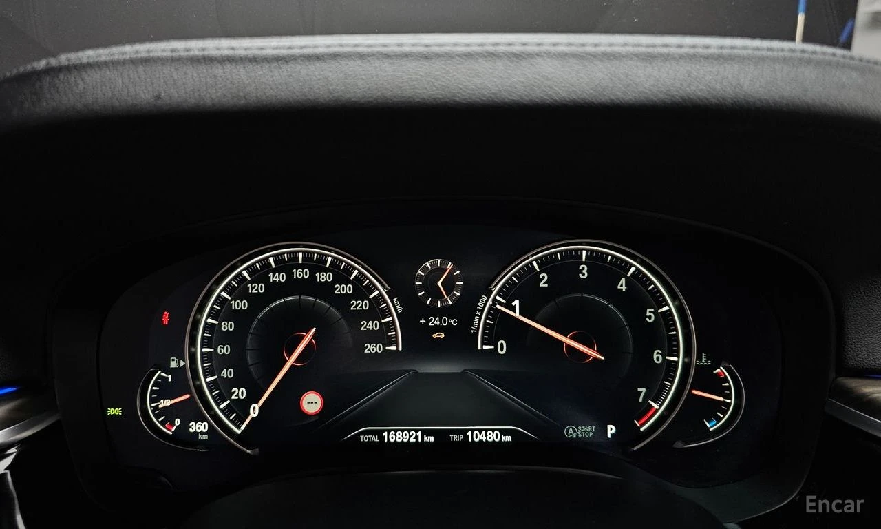 BMW 530 i xDrive M SPORT* DISTRONIC* 360 CAM* HEAD-UP* , снимка 9 - Автомобили и джипове - 55217695
