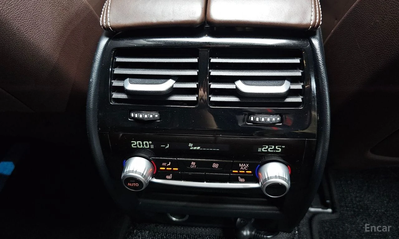 BMW 530 i xDrive M SPORT* DISTRONIC* 360 CAM* HEAD-UP* , снимка 16 - Автомобили и джипове - 55217695