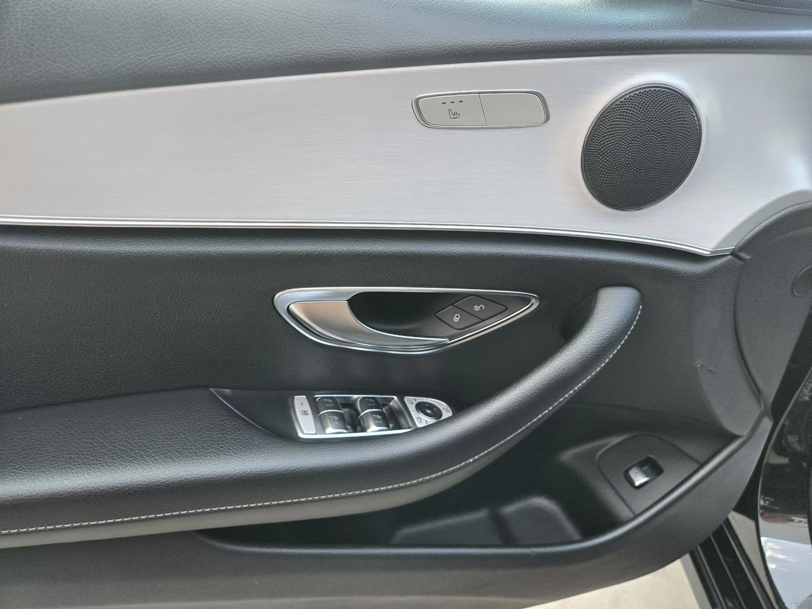 Mercedes-Benz E 220 Е 220 4MATIC, снимка 7 - Автомобили и джипове - 55352132